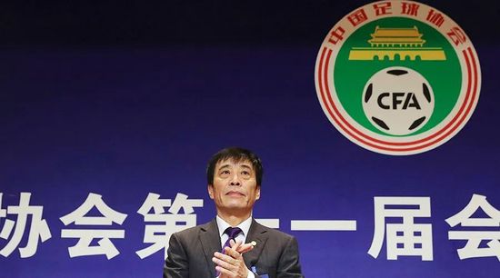 男生和老师一起差差差的游戏